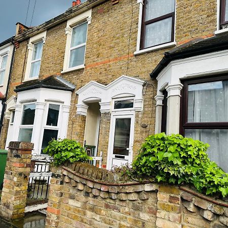2 Bedroom Double Bed In East Londres Exterior foto