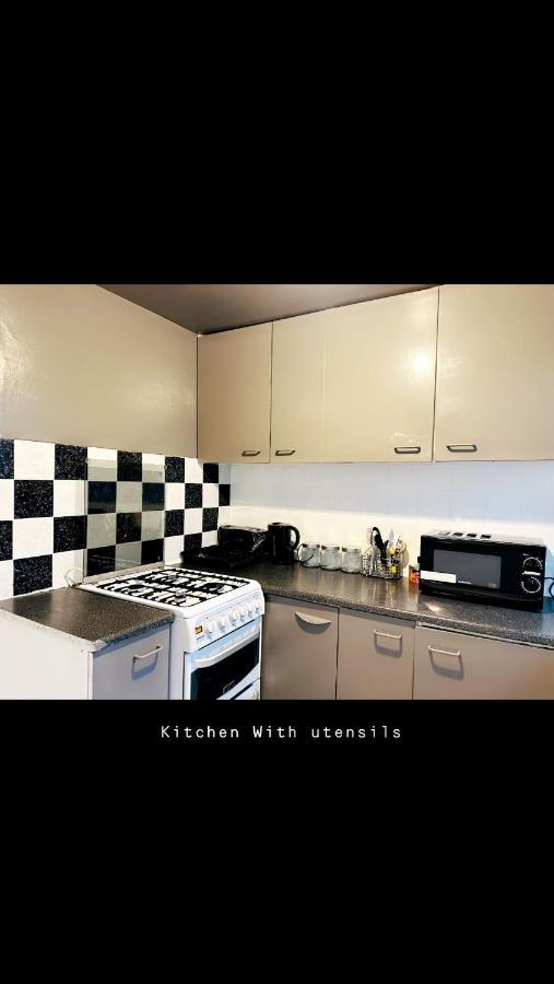 2 Bedroom Double Bed In East Londres Exterior foto