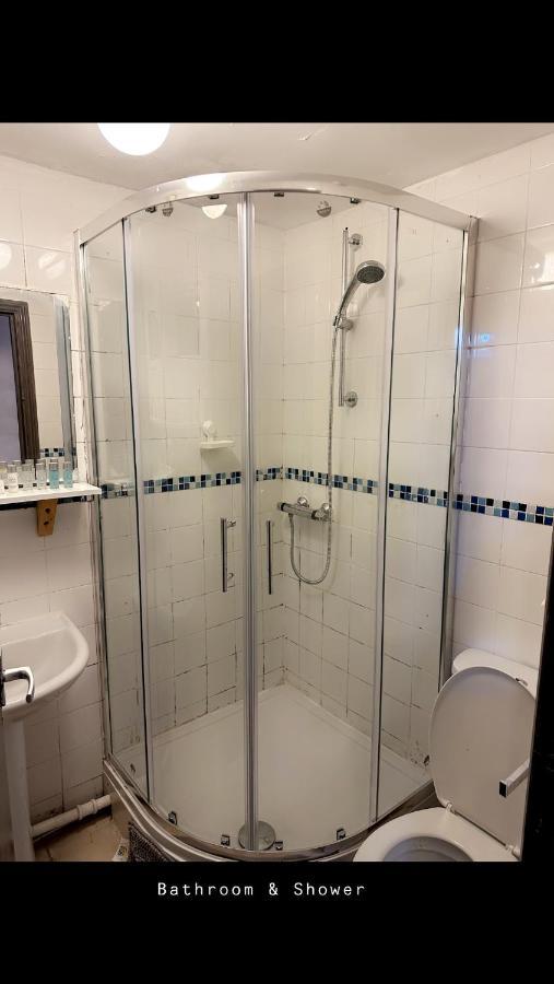 2 Bedroom Double Bed In East Londres Exterior foto