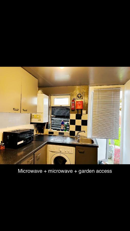 2 Bedroom Double Bed In East Londres Exterior foto