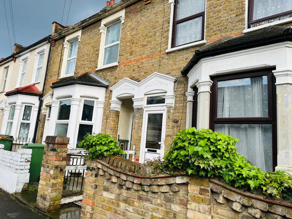 2 Bedroom Double Bed In East Londres Exterior foto